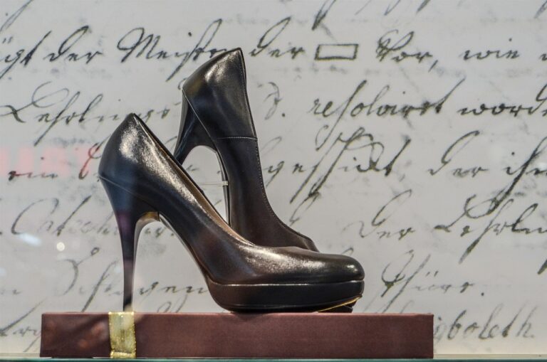 Plant-based Fashion: Sustainable Alternatives to Leather and Fur